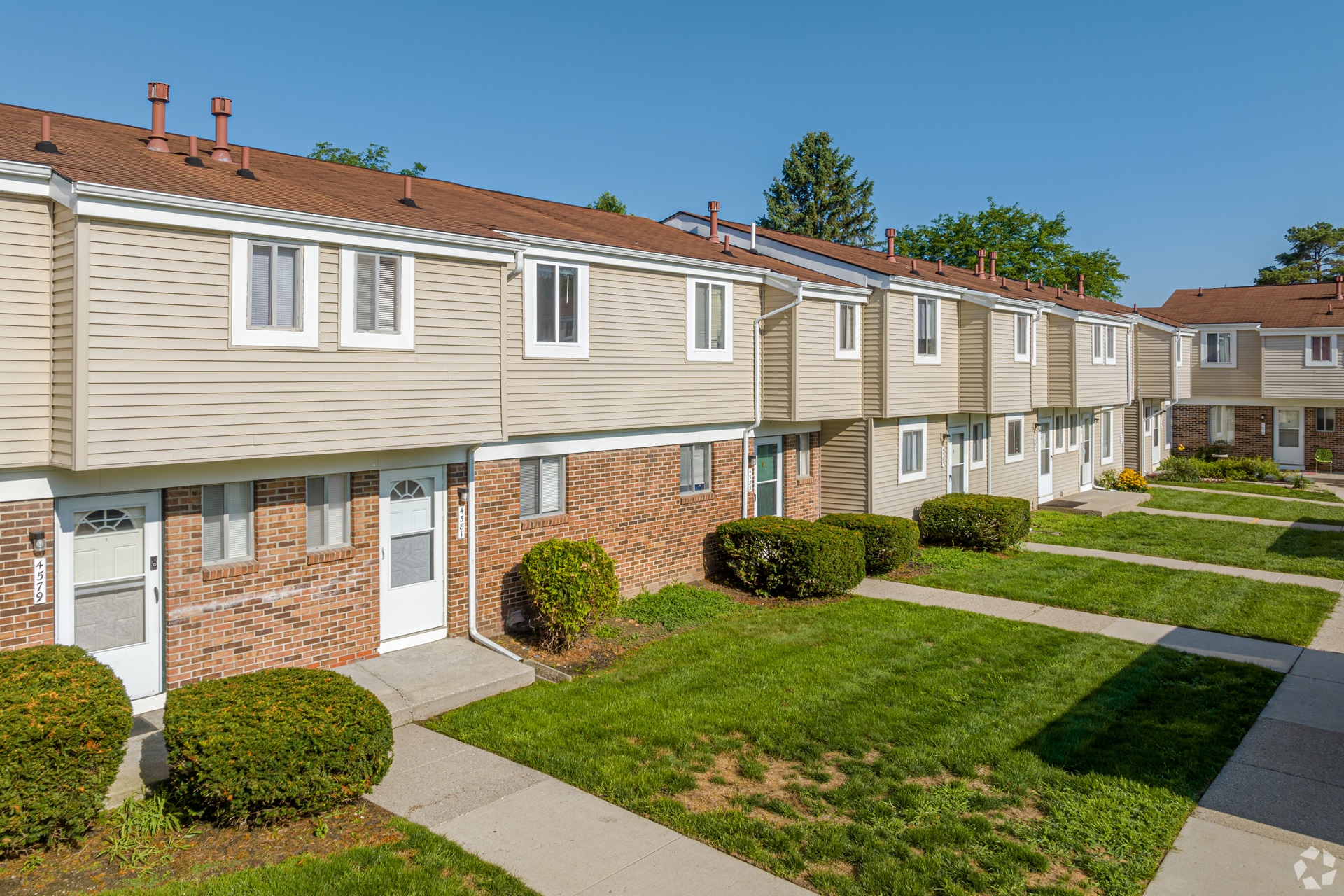 Arrowtree Apartments exterior in Okemos Michigan