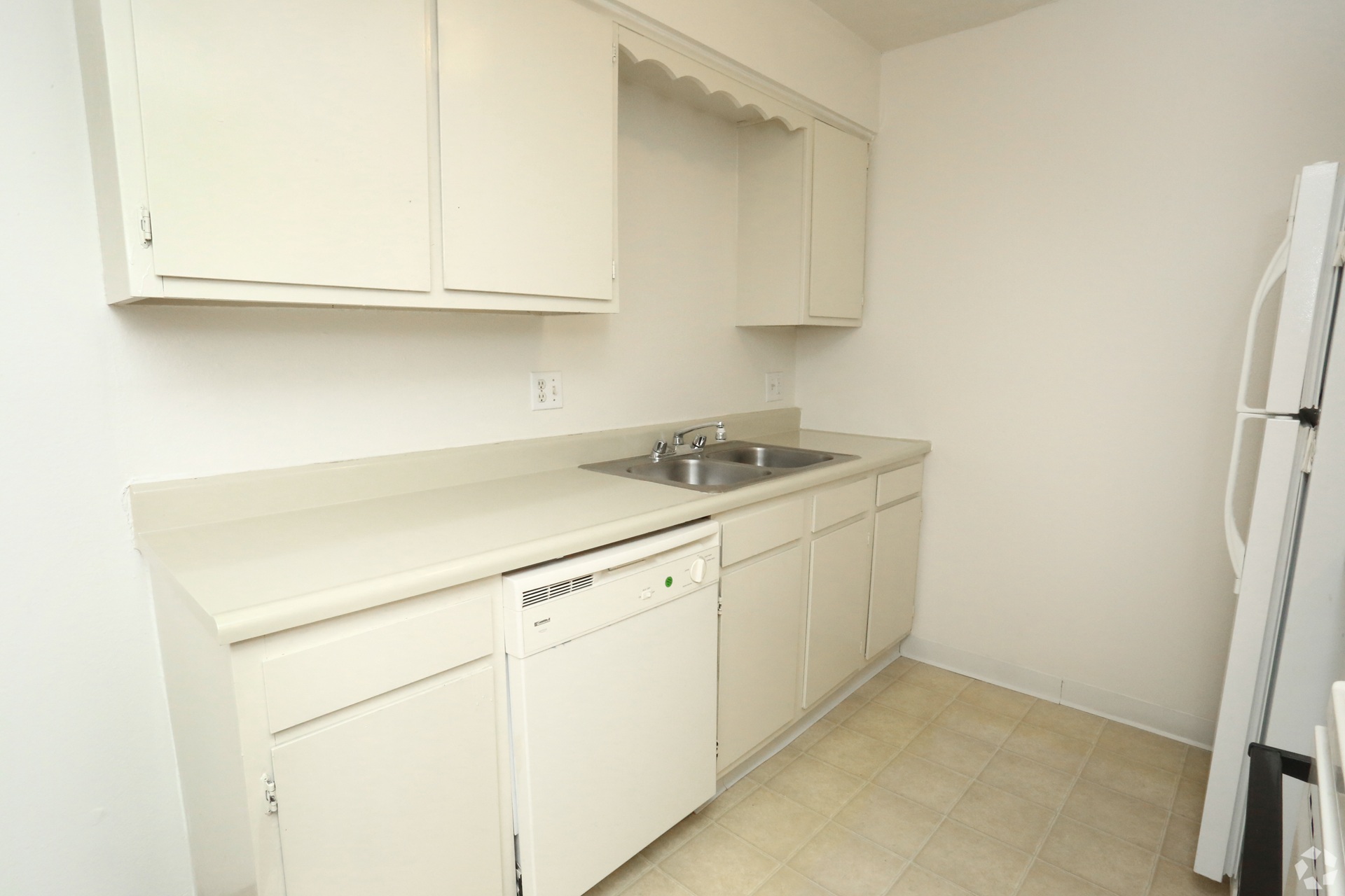 Arrowtree Apartments kitchen in Okemos Michigan